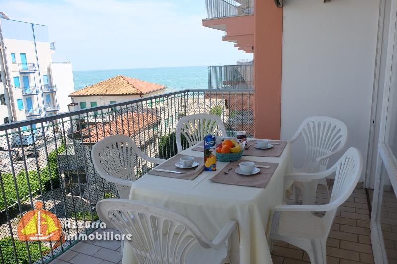 DREI-ZIMMER WOHNUNG IN RESIDENZ DIREKT AM MEER